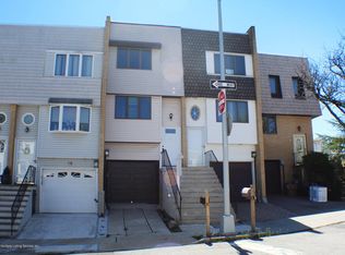 14 Daffodil Ct, Staten Island, NY 10312