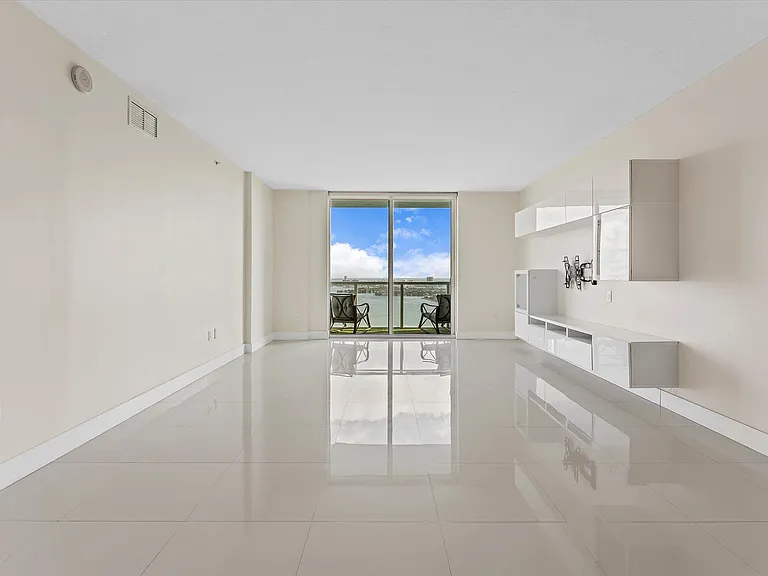 1900 N Bayshore Dr #3702 — Photo 5