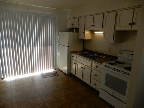 2nd image of 1921 Carolina St