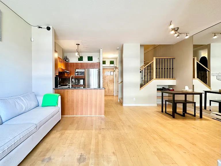 2688 Vine St — Photo 5