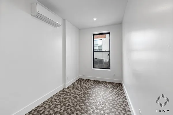 Rented by ERNY LLC | media 13