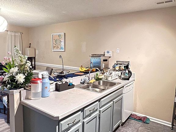 5th image of 1527 Orchard Grove Dr