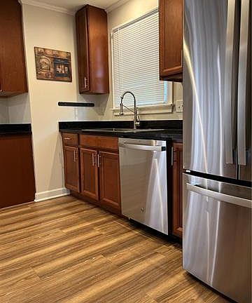 3rd image of 8117 Apricot St