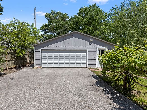 3rd image of 1232 Vero Ln