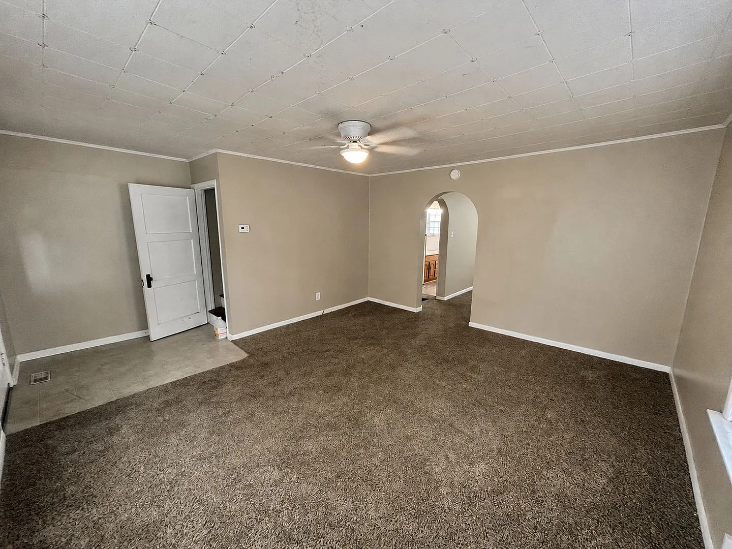627 Golfview Drive 4 Bed / 2 Bath — Photo 3