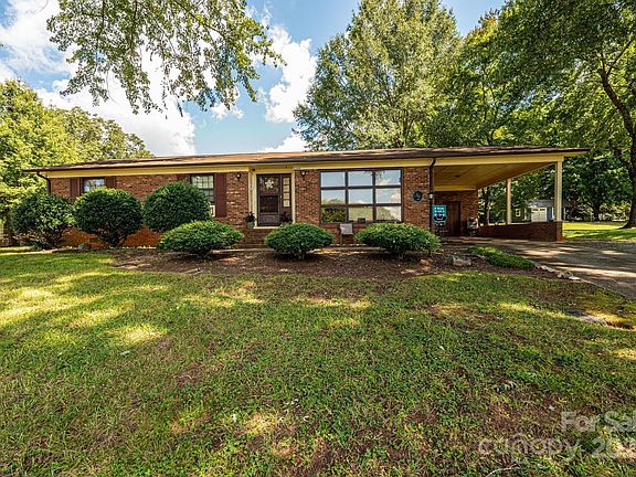 2nd image of 2500 Pinoak Dr