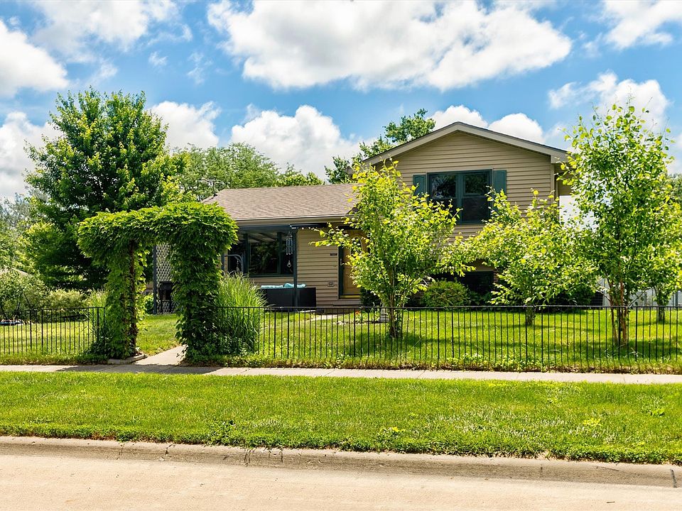 1st image of 2304 Parkhill Dr