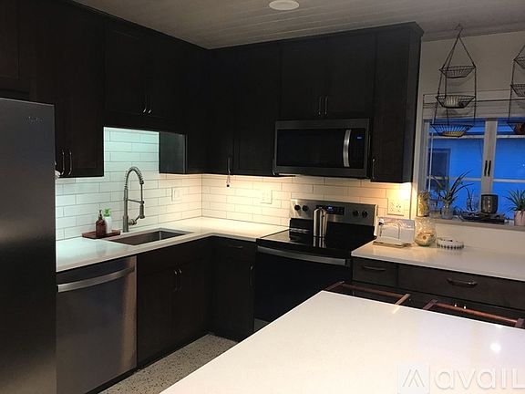 4th image of 3221 Depauw Ave #1