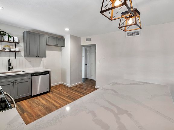 4th image of 2316 E Manhatton Dr