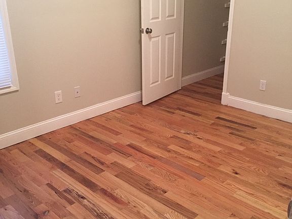3rd image of 118 9th Ave W #1