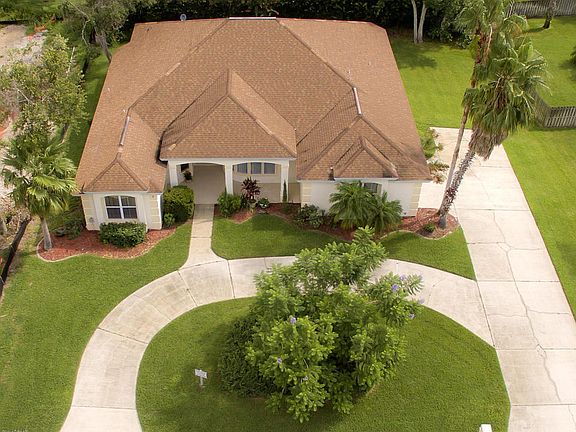 3rd image of 6 Crescent Lake Way