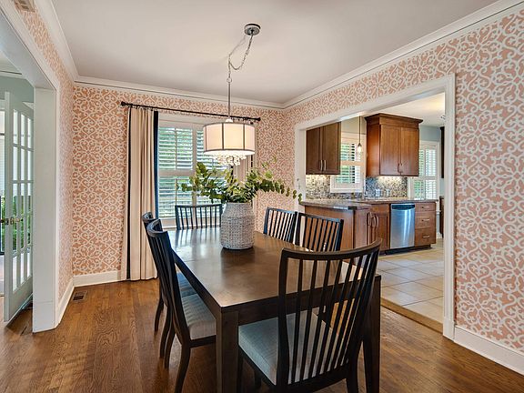 5th image of 3605 Oakley Ave