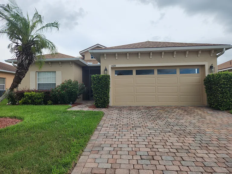4420 Strathmore Dr — Photo 2