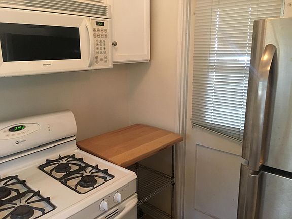3rd image of 340 N Curson Ave #1/4