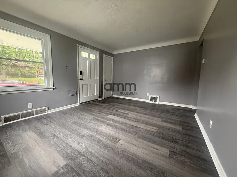 5026 E 86th St — Photo 5