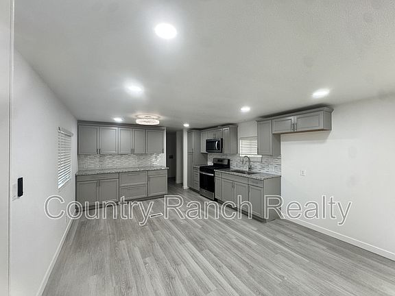 3rd image of 5672 S Pearl St