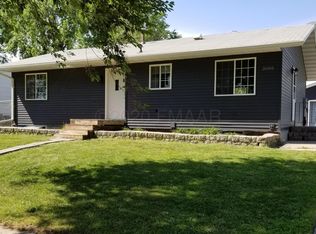 3005 11th Ave N, Fargo, ND 58102