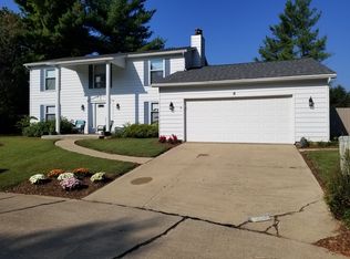 8 Clover Leaf Ct, Savoy, IL