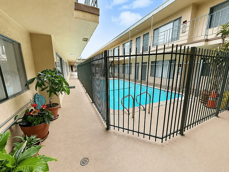 Portofino Apartments — Photo 19