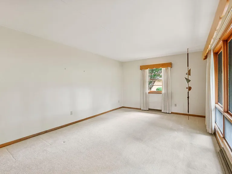 1238 S Hill Dr — Photo 1