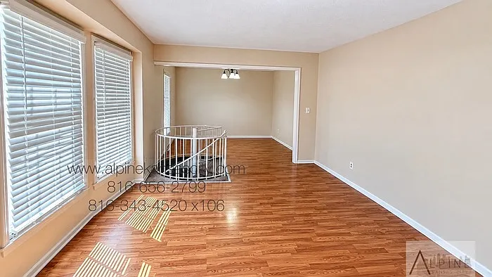 5 bed, 2.0 bath, 2030 sqft, $2,850 — Photo 3