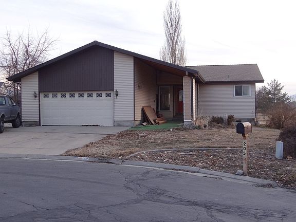 2nd image of 205 Country Club Ln