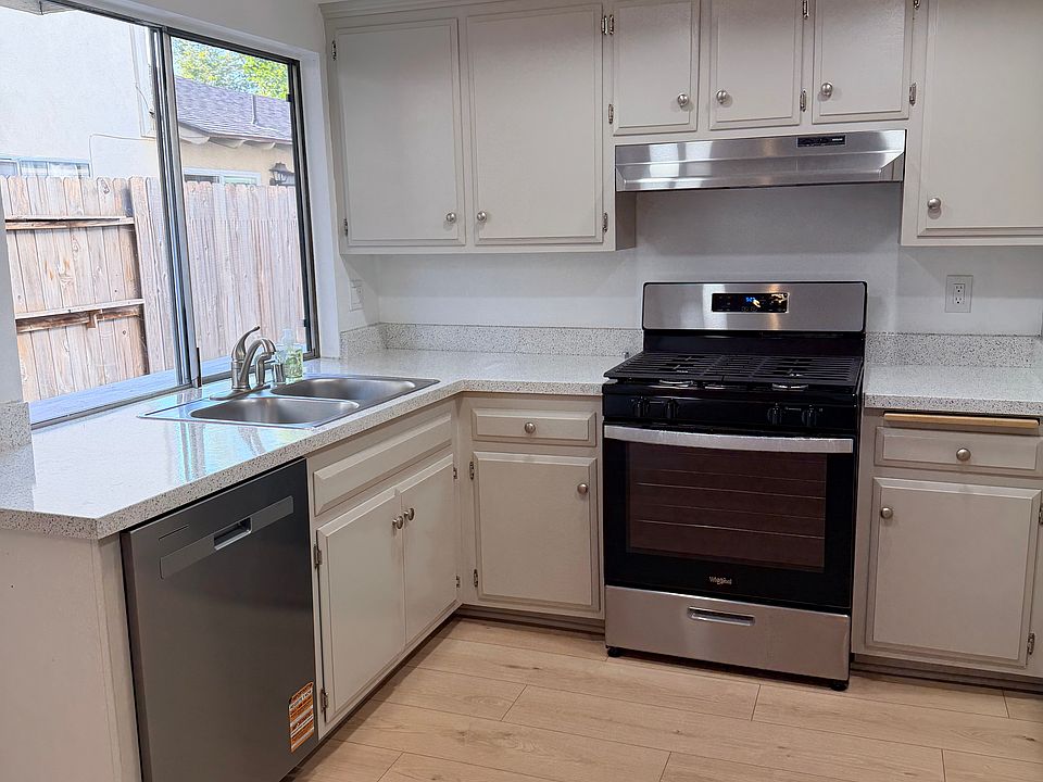 1st image of 2614 W Juniper St #2