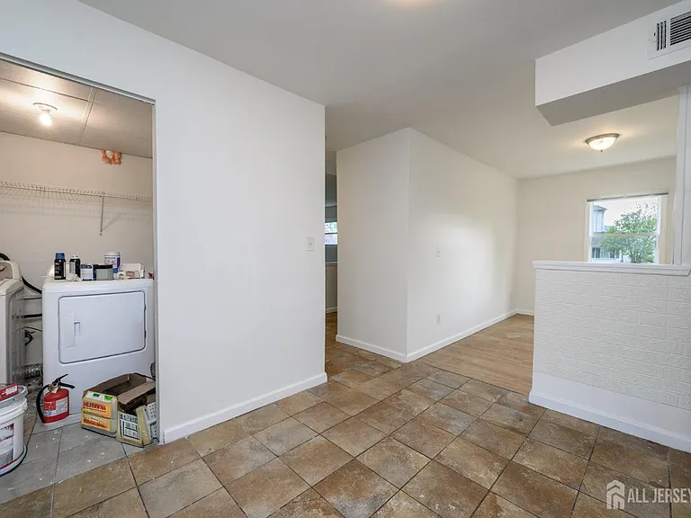 438 Belgrade St — Photo 16