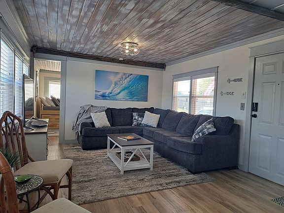 4th image of 213 Lake Pl