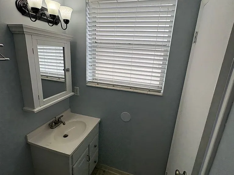 623 N Bay St #10 — Photo 9