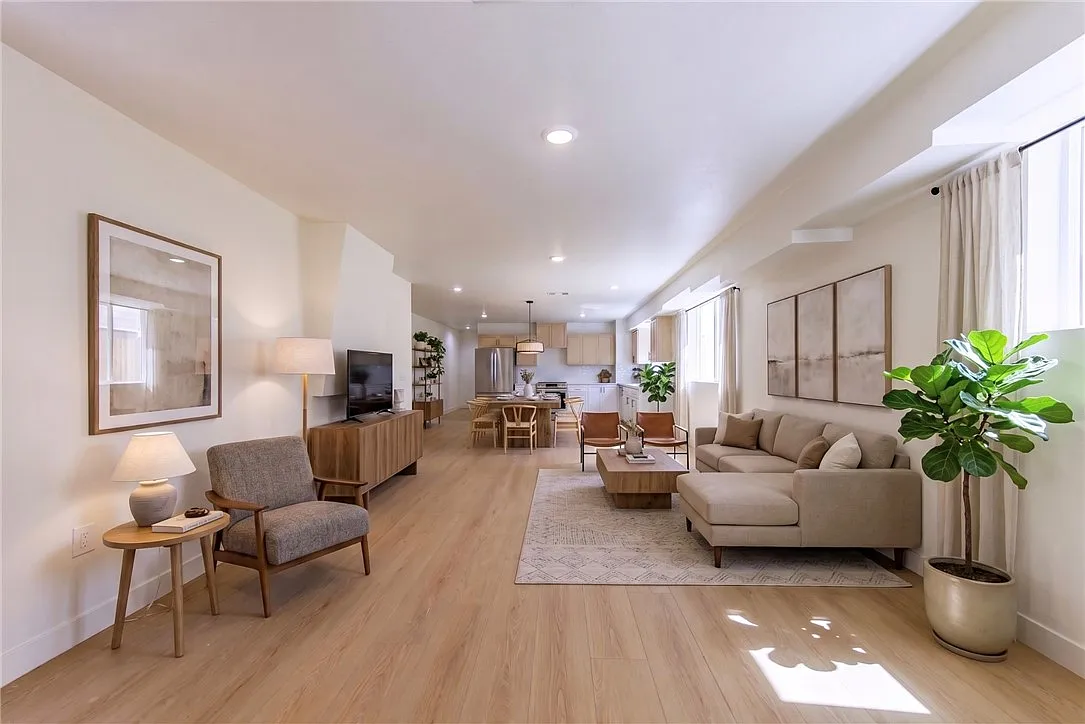 4 bed, 1826 sqft, $3,754 — Photo 2