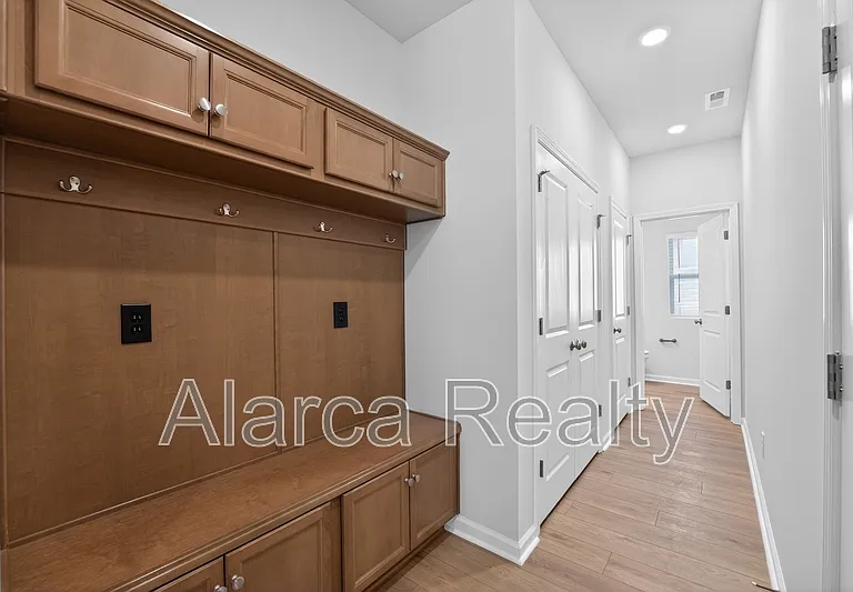 2962 Sloan Dr — Photo 13