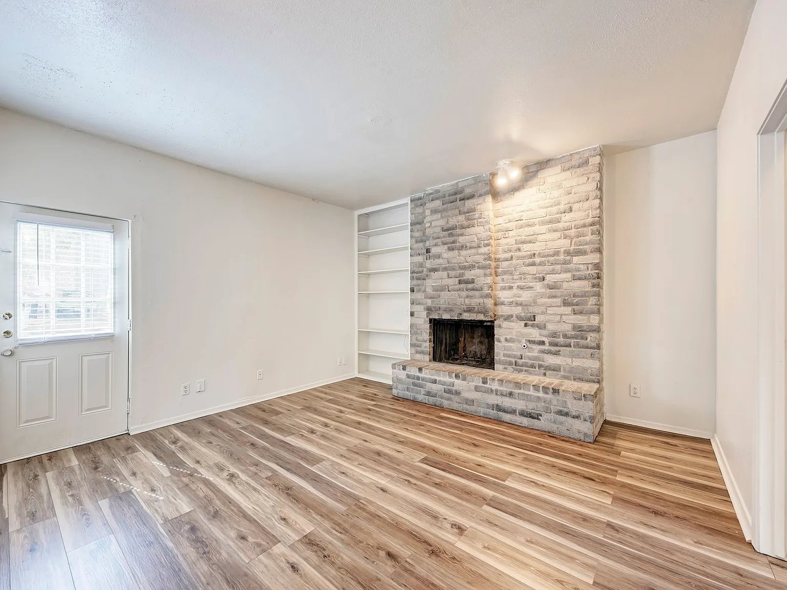 3102 Cedar — Photo 4