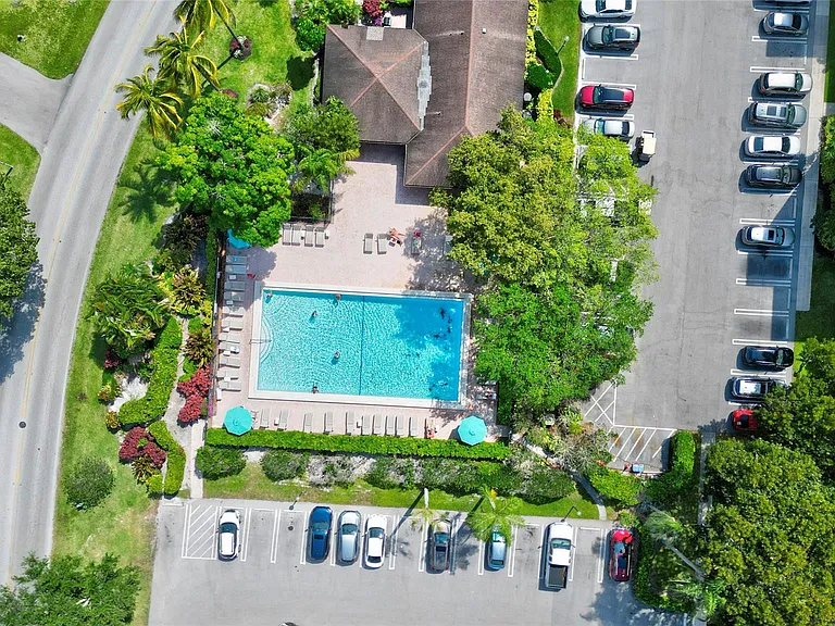 3050 N Palm Aire Dr #505 — Photo 6