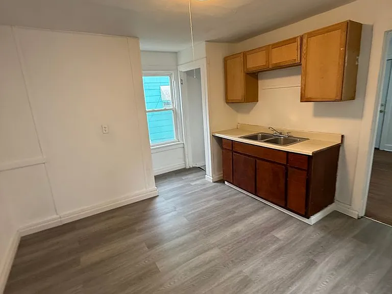 10214 Avon Ave — Photo 3