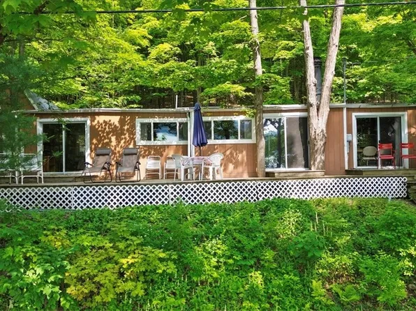 6451 W Bluff Dr, Keuka Park, NY 14478