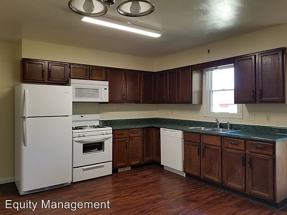 3rd image of 206 E Broadway Ave