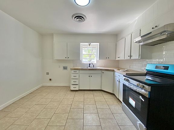 5th image of 1609 39th St