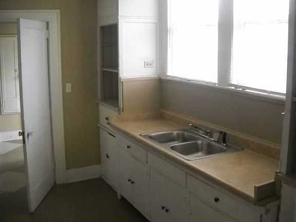 Kitchen w/ Sink
