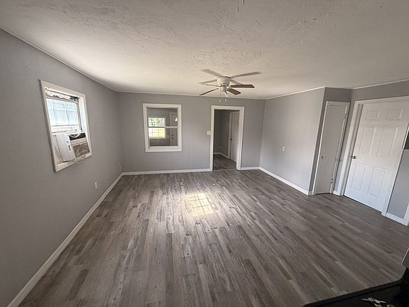3rd image of 1418 Woodlawn Ave