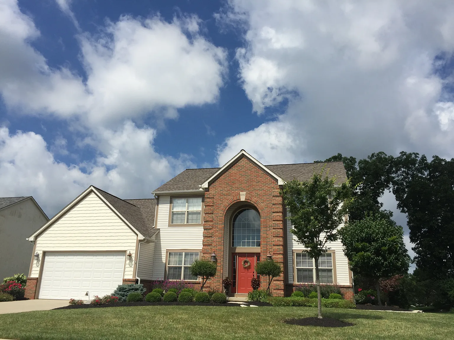 691 James Way photo 1