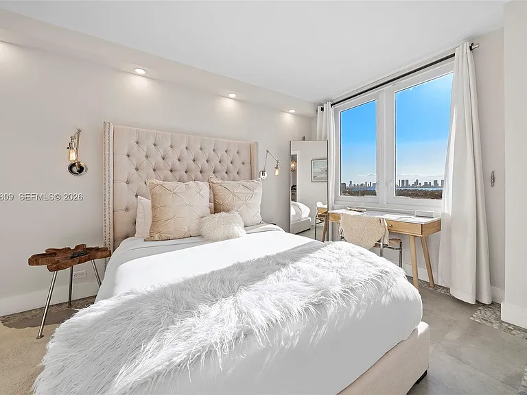 2301 Collins Ave #1533 — Photo 19