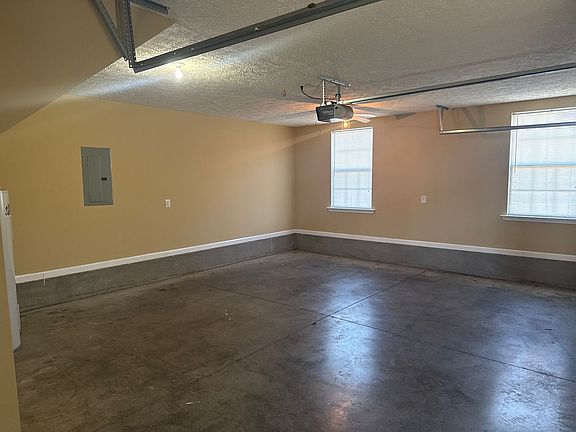 4th image of 2612 Cliffside Dr