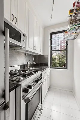 Rented by Compass | media 7