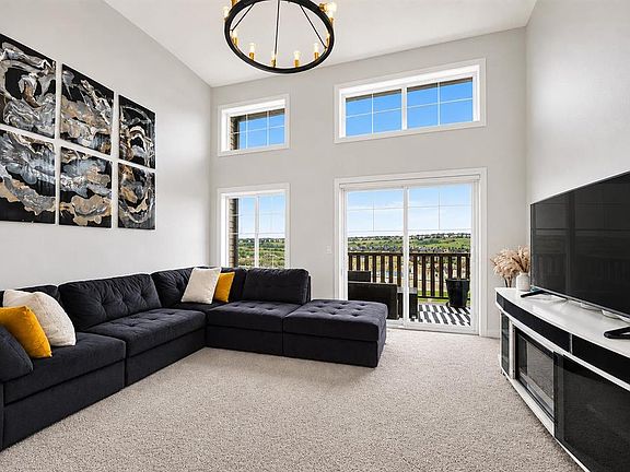 5th image of 512 W Sage Hill Grv NW