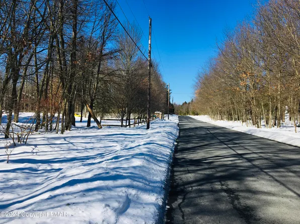 4 W Minsi Trl, Long Pond, PA 18334