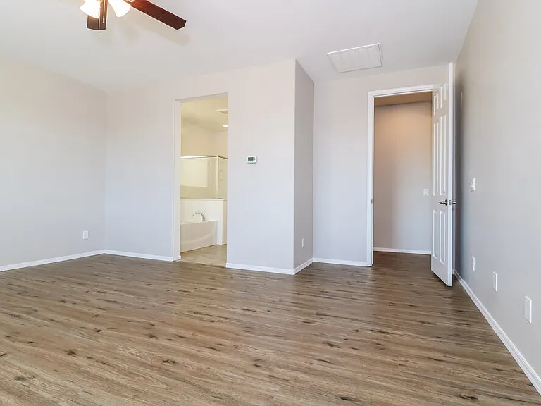 6114 S 30th Ln — Photo 9