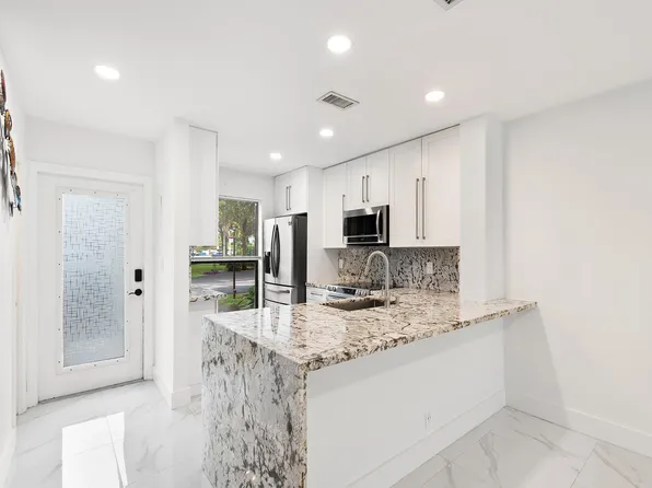 3084 S Oakland Forest Drive #1402, Oakland Park, FL 33309