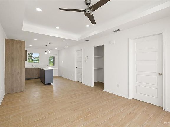 5th image of 1525 W B St