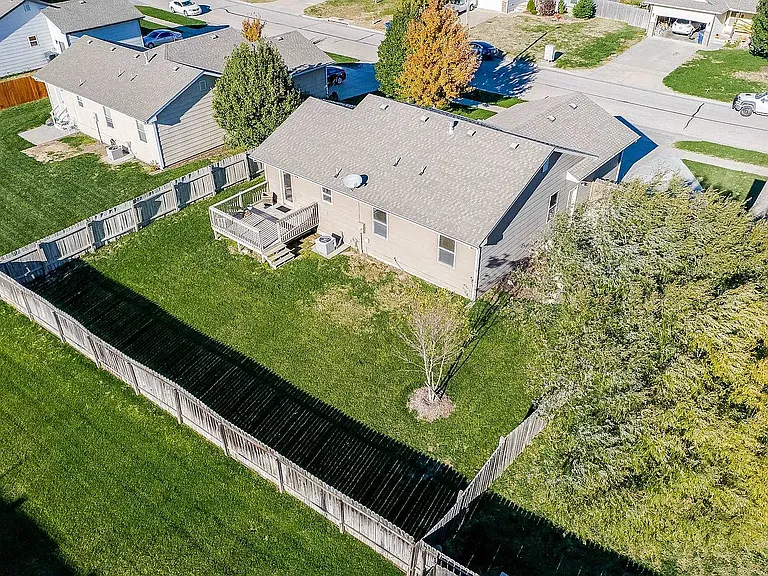 609 S Longbranch Dr — Photo 31